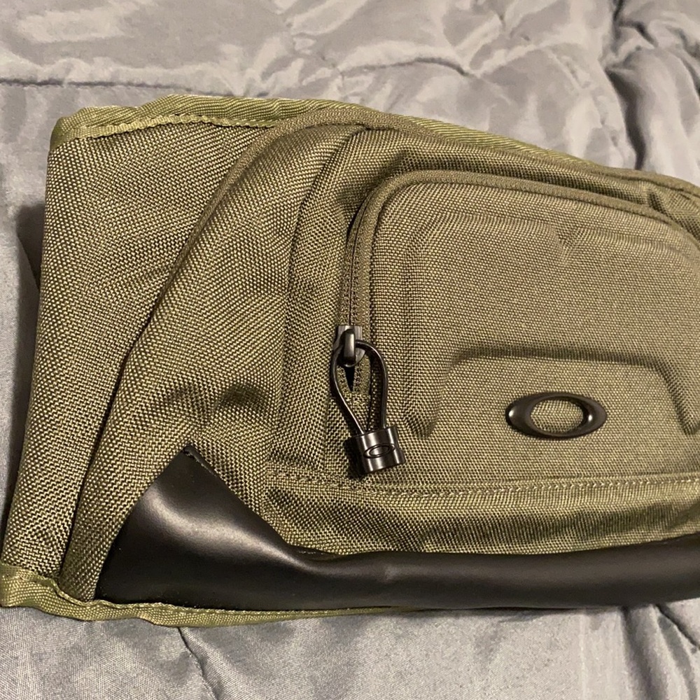 *NWT* Oakley Icon Belt Bag One-Arm Body Sling Bag - Picture 2 of 12